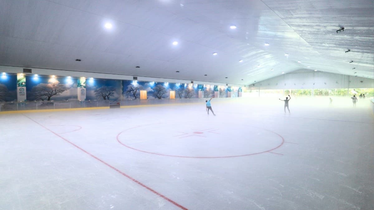 Image OCA Ice Skating Arena Surabaya 3